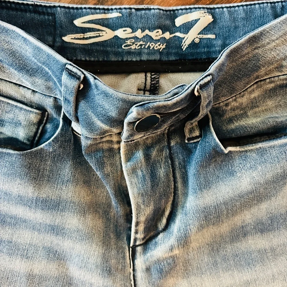 Size 4 • Seven7 Medium Wash Skinny Jeans – Stretch Slim Fit Denim